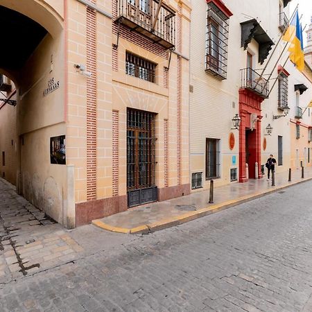 Bonito Callejon En La Juderia By Thegoodtourist Sevilla Dış mekan fotoğraf